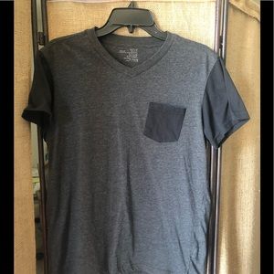 Young Men’s quality skater tee. S